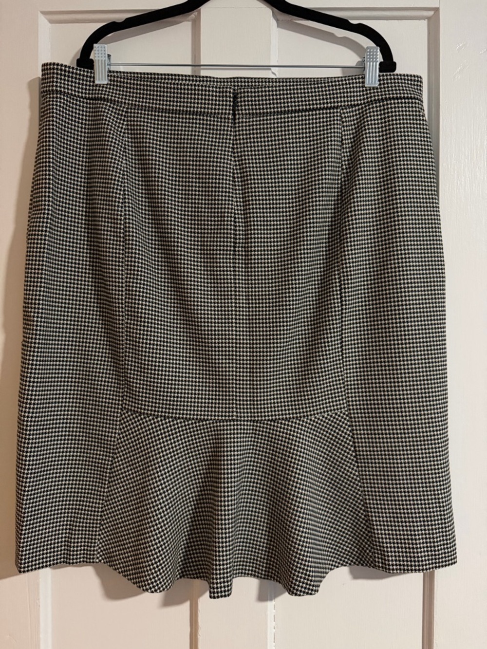 Ann Taylor Houndstooth Skirt - Size 18 - Picture 2 of 8